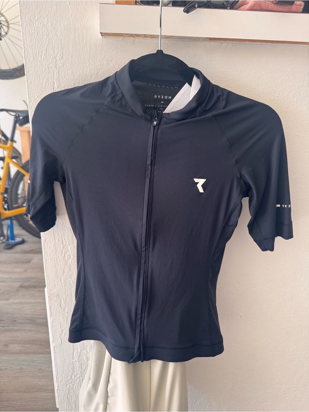 Ryzon Signature Cycling Jersey in Black sz M
